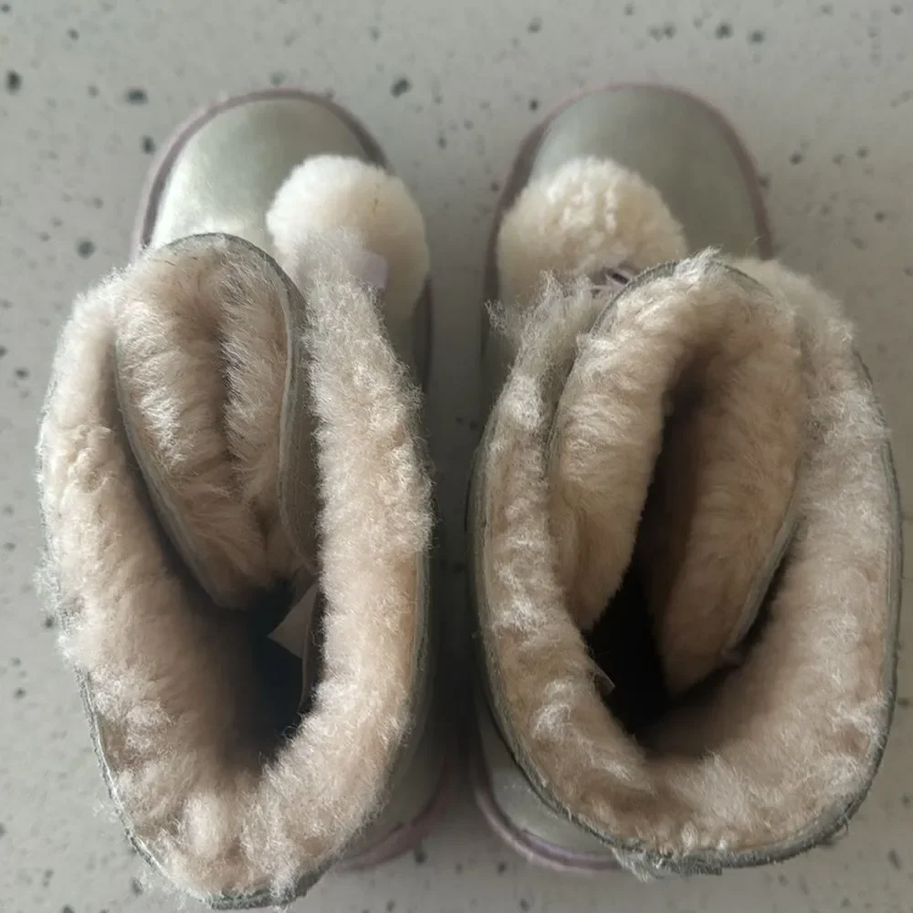 UGG Gita Pom Pom Girl's Metallic Gold Pink Leather Shearling Boots Size 6 Youth